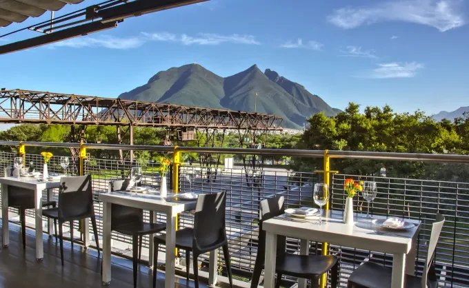 En una ciudad con montañas y edificios debería haber más restaurantes con vista. Por lo pronto, aquí los 7 que encontramos. ¿Conoces otros? - Único, Nuevo León