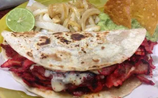 Según expertos de zona Cumbres, estas son las 3 taquerías locales preferidas de los vecinos por la noche