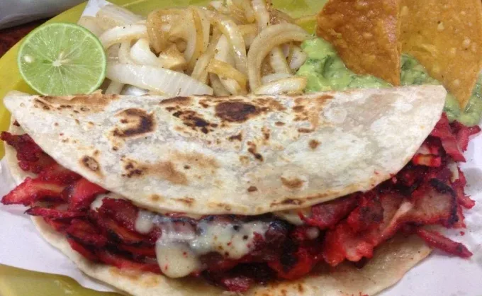 Según expertos de zona Cumbres, estas son las 3 taquerías locales preferidas de los vecinos por la noche