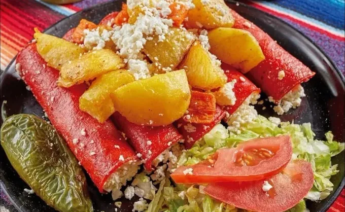 Concentrado de antojitos mexicanos en San Nicolás. 7 opciones tan solo en Las Puentes: enchiladas, flautas, tacos dorados, tostadas y más - San Nicolás, Nuevo León