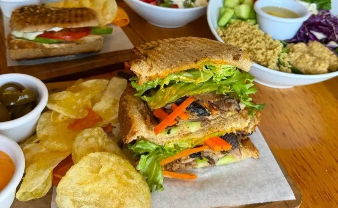 Vanessa Sierra recomienda Peace & Love: un lugar de sándwiches y ensaladas para seguir con la dieta