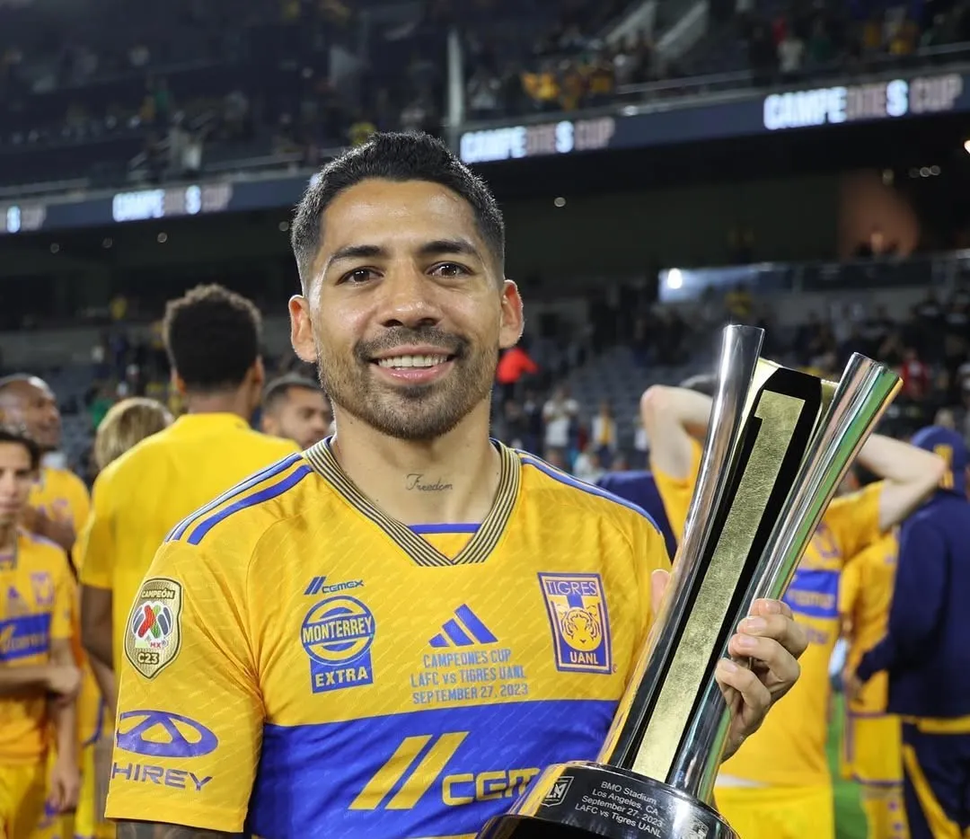 Javier Aquino abre su sports bar en zona Tec: Cachirules