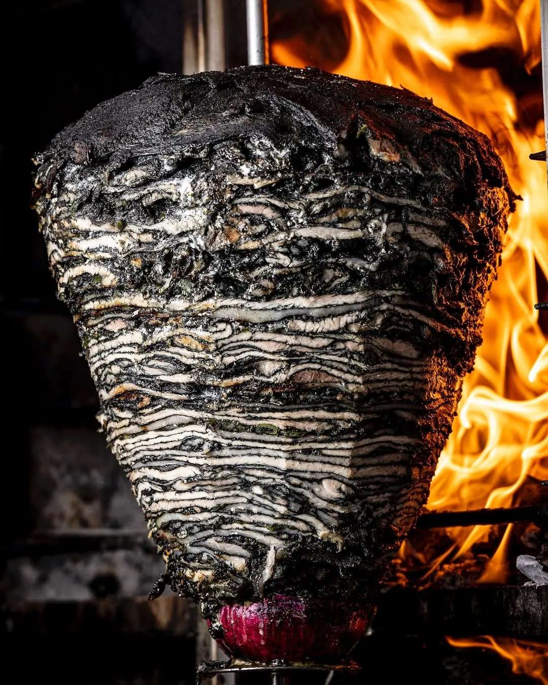 Tres taquerías con tacos de trompo negro alrededor de MTY