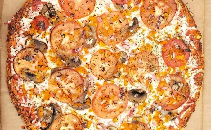 En tendencia: pizzerías veganas, esto es, pizzas de chorizo, pepperoni, jamón, salchicha y más... todo de origen vegetal. ¿sabe igual? la mayoría opina que sí. - Monterrey Centro, Nuevo León