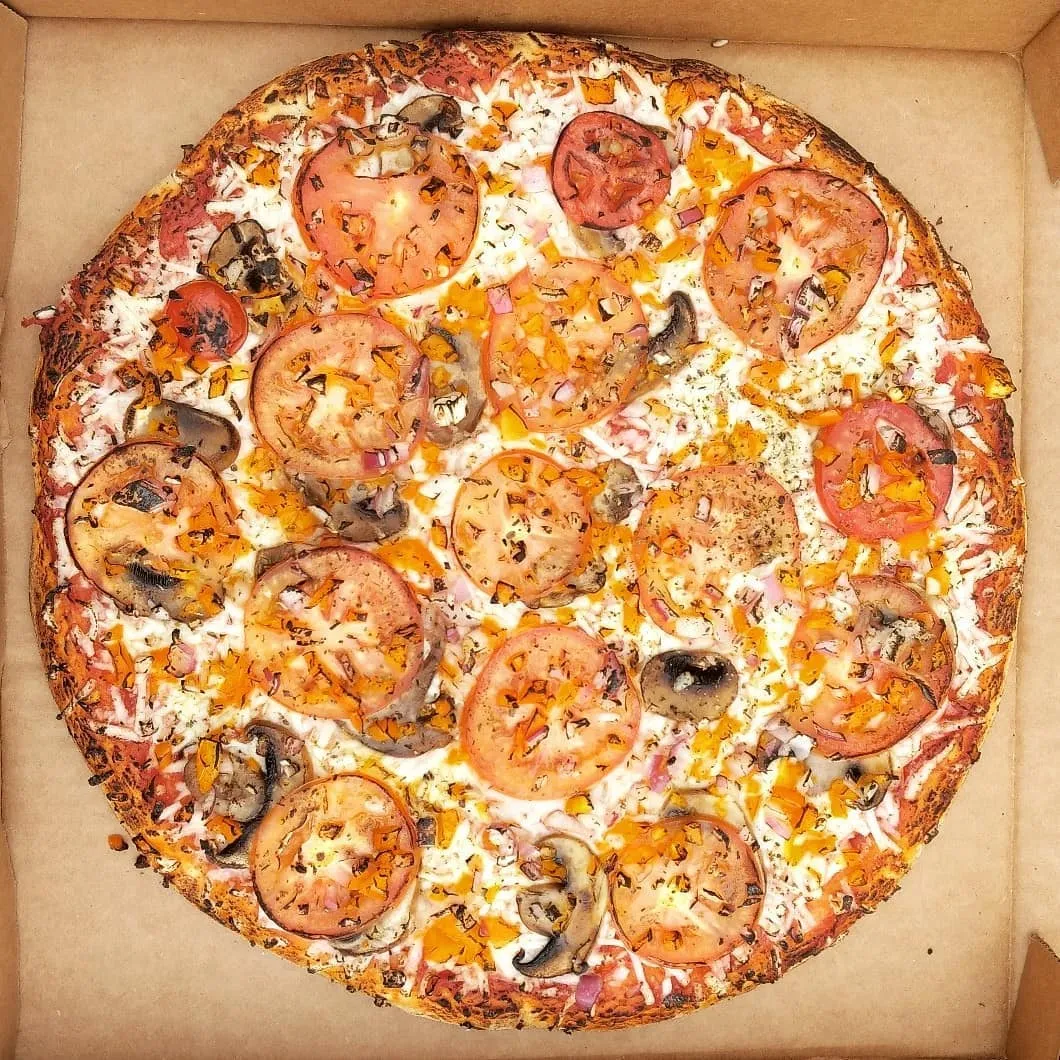 En tendencia: pizzerías veganas, esto es,  pizzas de chorizo, pepperoni, jamón, salchicha y más... todo de origen vegetal. ¿sabe igual? la mayoría opina que sí. 