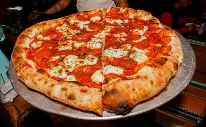 'Pastry' británico al estilo Hidalgo, pizza estilo Nueva York y elotes gigantes de Linares en el Pasillo Tec, mejor conocido como "El Callejón" - Zona Tec, Nuevo León