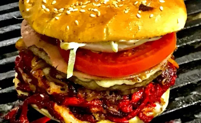 Cinco lugares de hamburguesas al carbón nocturnas en MTY