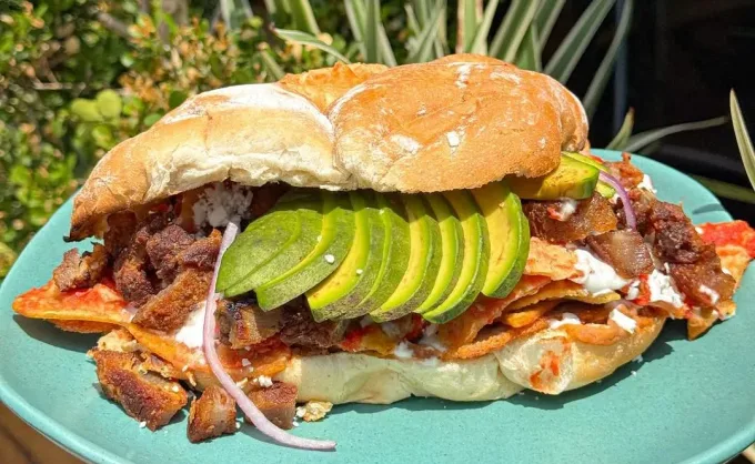 Siete tortas de chilaquiles muy chilangas alrededor de MTY