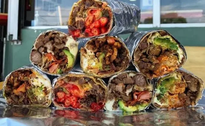 ¿Conoces los percherones? Son burritos gigantes de origen sonorense y sí, ya los puedes probar en Apodaca, NL. Los Patrones: burros nocturnos de carne asada y trompo