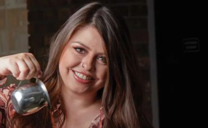 De la mesa a la red: El arte de celebrar la cocina con Denisse Castillo