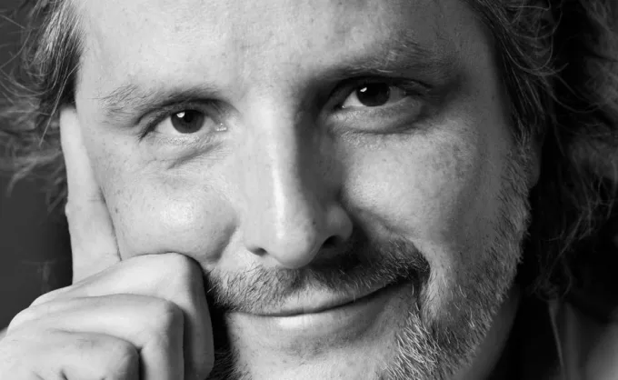 Carlos Leal: El arte de emprender con pasión, cómo transformó el mezcal en un trabajo envidiable