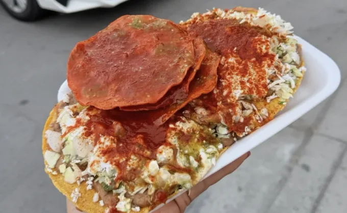 La Azteca: tostadas y duritos de tradición en Guadalupe, más de 35 años de experiencia, 3,000 reseñas y largas filas para entrar - Guadalupe, Nuevo León