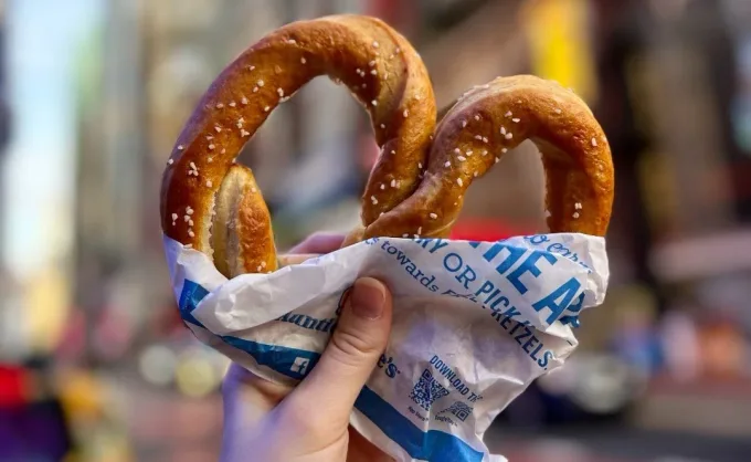 Pretzels suaves, grandes y recién hechos al estilo estadounidense: Auntie Anne's llega a Monterrey con pretzels clásicos, minis, pretzel dogs y limonadas - Monterrey Centro, Nuevo León