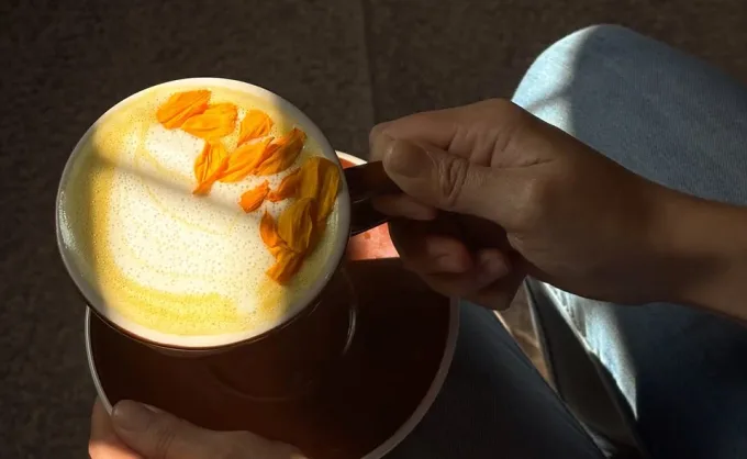 'Golden milk' o leche dorada, la bebida originaria de la India que combina la salud con lo 'trendy'. Aquí 6 cafés que ya la ofrecen en San Pedro y Monterrey - San Pedro, Nuevo León