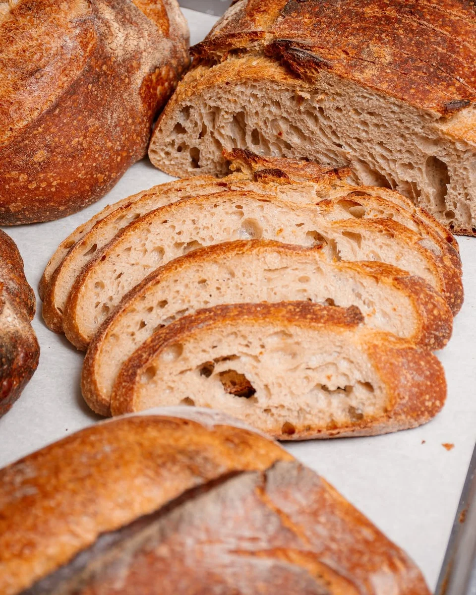 Masa madre, la mezcla que puede tardar hasta 5 días en hacerse. Tradición milenaria que transforma harina y agua en pan más nutritivo, digestivo y lleno de sabor
