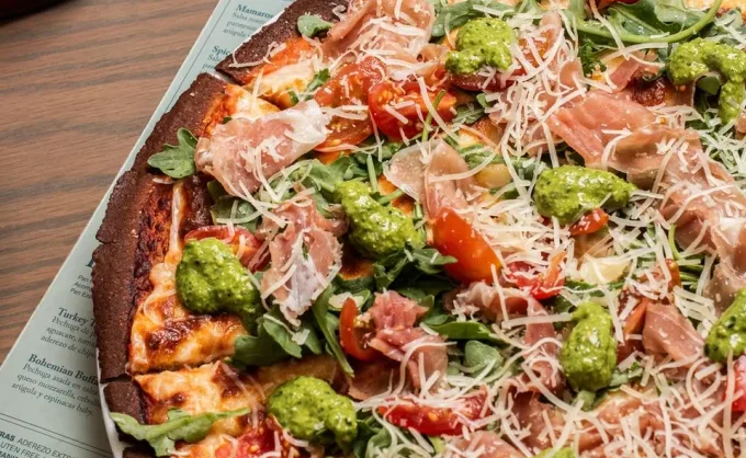 Sí existe la pizza saludable y gluten free. Aquí 3 restaurantes con pizza a base de coliflor para comenzar con la dieta: Tomata, Ommani y Moracuyá