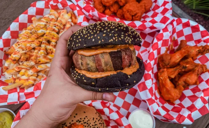 Guabos Foodtruck: hamburguesas populares y grandes en APO