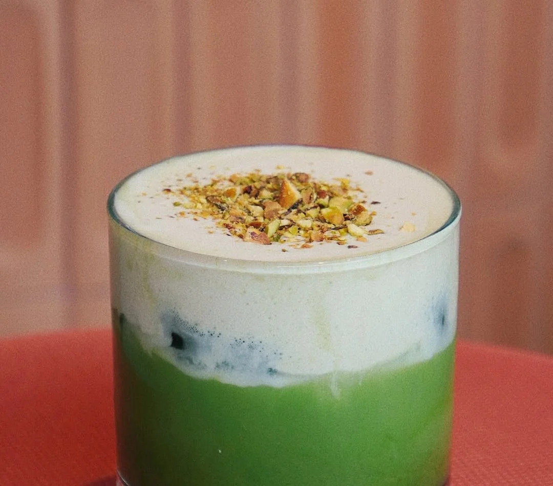 26/02 Día del pistache. Ya es más común encontrar bebidas preparadas con pistache en los cafés de NL. Aquí 5 recomendaciones alrededor de la ciudad