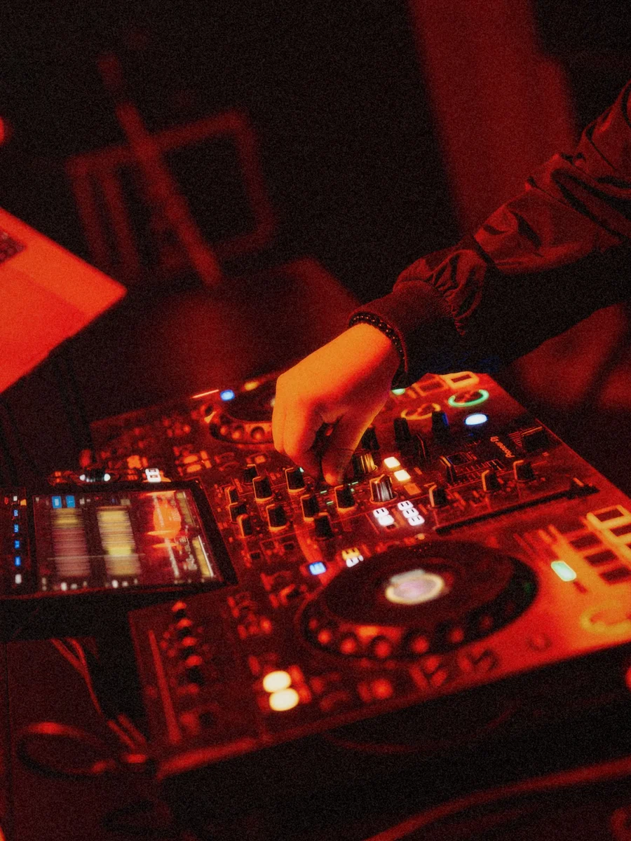 Anti-San Valentín: la idea que critica el 14 de febrero como ocasión mercadológica. Aquí 5 bares en Barrio Antiguo que brindan por amor, desamor, soltería, y amistad