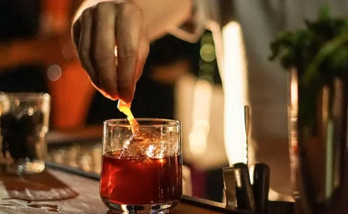24/02 Día del bartender. Aquí 5 lugares híbridos en Monterrey que durante el día ofrecen café y por la noche se transforman en bares con cócteles de autor - Zona Tec, Nuevo León