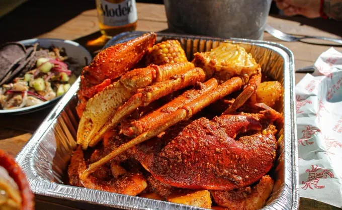 ¿Buscas mariscos diferentes? Nuestra propuesta: platillos al estilo cajún, un aporte gastronómico de Luisiana con sabores intensos, condimentados y hasta picosos