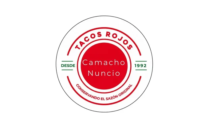 Taquerías icónicas. Camacho Nuncio: desde 1992 en SNN, su receta tiene más de 75 años, ofrecen tacos rojos asados al carbón, la gente dice que "no hay otros iguales"