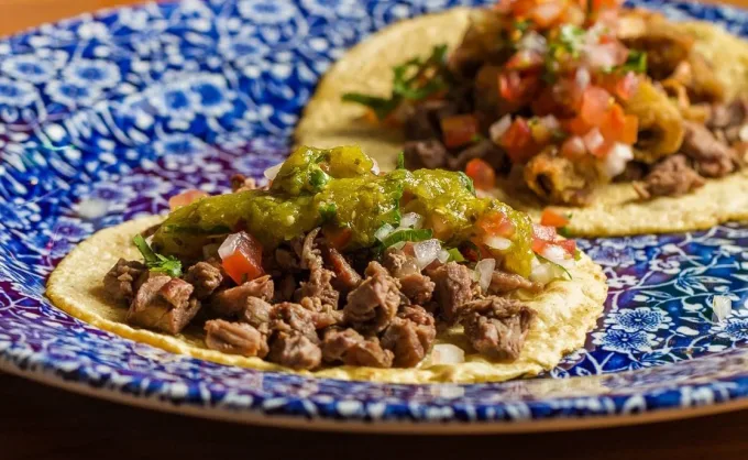 Las taquerías en Monterrey deberían ofrecer más salsas aparte de la roja y la verde cremosa, aquí te explicamos por qué