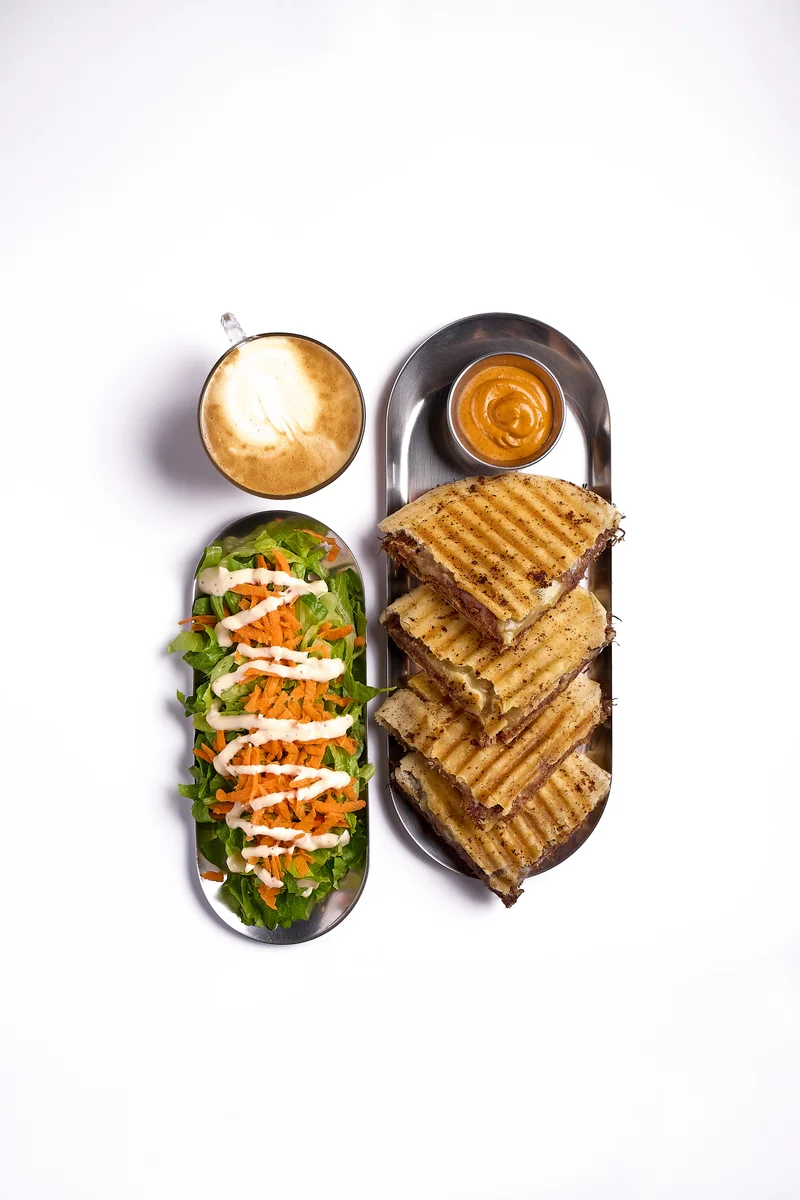 Uno de los ejemplos de la influencia mediterránea en nuestra gastronomía: Baharat, de Etéreo Cafetería, ya es reconocido como "Platillo Icónico de Nuevo León"