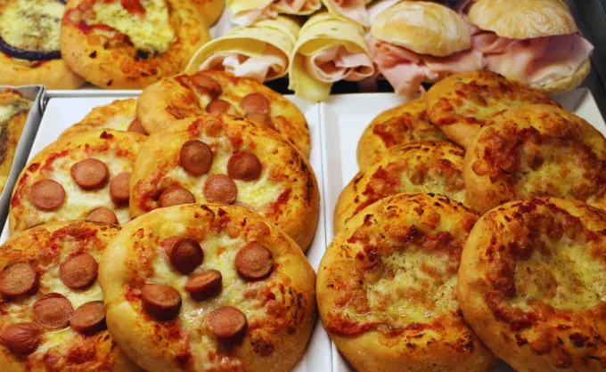 Ruta de mercados. Balcones de San Miguel, 25 años en GPE, sábados por la noche, más de 20 cuadras y variedad de comida: tortas, pollo asado, brochetas, churros y más