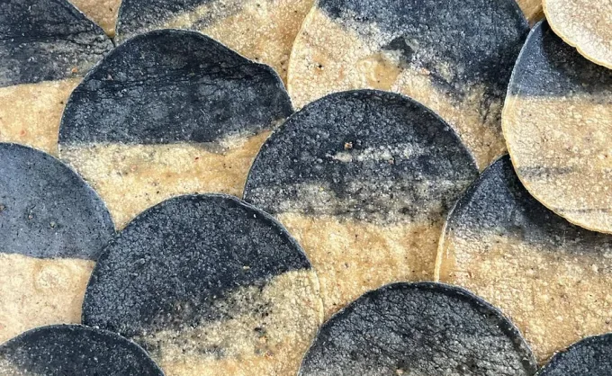 Poco a poco es más común usar maíz azul en NL: tortillas, totopos y ahora hasta en cerveza. ¿Estamos regresando a la tradición mexicana o simplemente es "gourmet"?