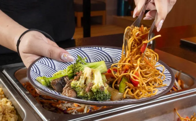 Las tendencias gastronómicas en Nuevo León se contradicen entre sí. Después de la comida 'fit' parece que siguen los buffets... ¿Por qué será?