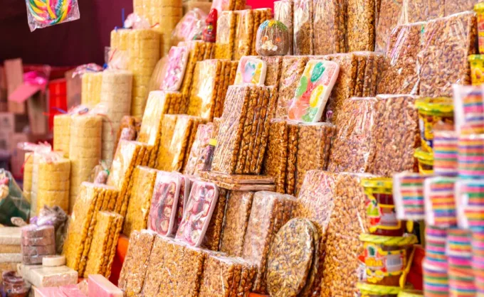 Ruta de mercados. El tradicional Mercadito de la Basílica de Guadalupe: variedad muy amplia de antojitos, postres, dulces y comida mexicana