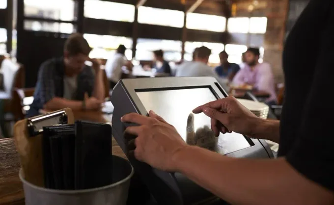 "El restaurante no me contesta..." ¿Las apps de delivery y reservaciones están desplazando a las llamadas telefónicas?