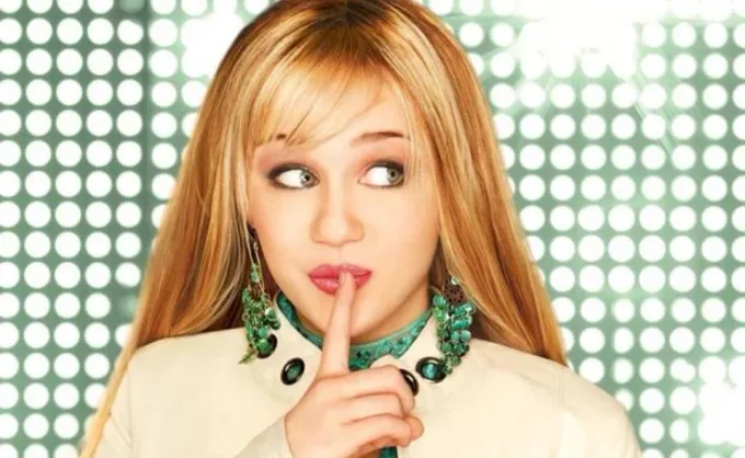 Nadie esperaba que los cafés de NL se sumaran al aniversario de Hannah Montana, pero lo hicieron y ¡nos encanta!