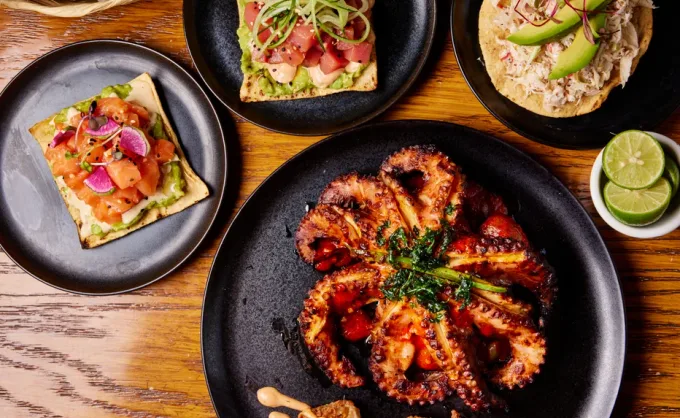 ¿Sabes cuál restaurante fue el pionero del boom de los mariscos en NL? En 2008, "Muelle de al lado" trajo recetas y sabores nunca antes vistos. Conoce más aquí