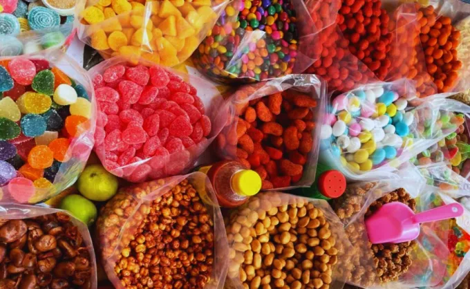 Ruta de mercados. Mercado Astros, sábados por la tarde en ESC, ropa, accesorios y mucha variedad de comida: pan de canasta, elotes, tacos y turrón estilo Guadalajara