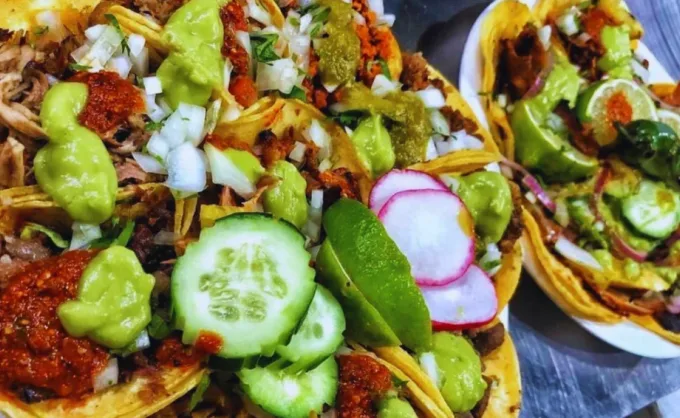 Ruta de mercados. Mercado Cordillera, mercado gourmet con más de 16 restaurantes diferentes: comida internacional, mariscos, tacos, postres y taproom