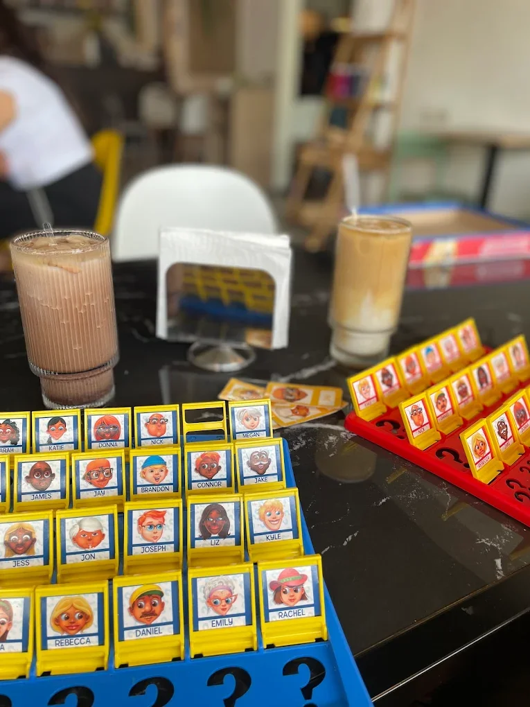 Cafés independientes de NL. Aquí 5 opciones en San Nicolás con juegos de mesa, talleres de arte, postres y bebidas de especialidad: café, matcha, tisanas y frappes