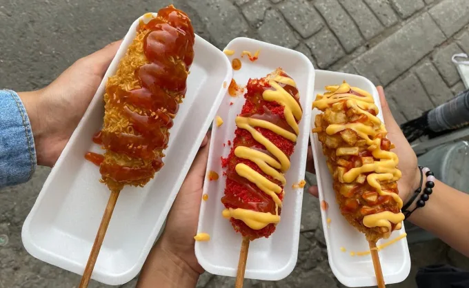 ¿Será que las banderillas coreanas se convierten en el próximo snack de moda? Aquí 3 puestos nuevos que las ofrecen en Cumbres y Monterrey - Cumbres, Nuevo León