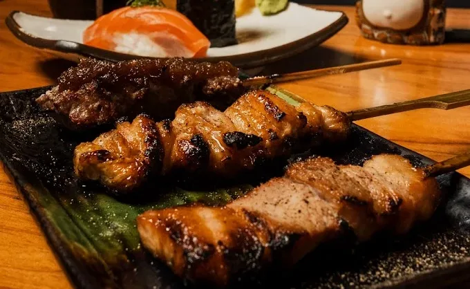En San Pedro hay un restaurante estilo bar japonés que es más visitado por  japoneses que regiomontanos. Además, maneja 100 marcas de sake y omakase. ¿Sabes cuál es? - Único, Nuevo León