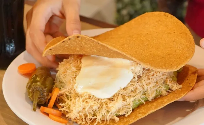 Infografía. Las tostadas de la Siberia son más regias que la carne asada, al menos eso se dice. Aquí 7 lugares que siguen la receta original, según nuestros lectores