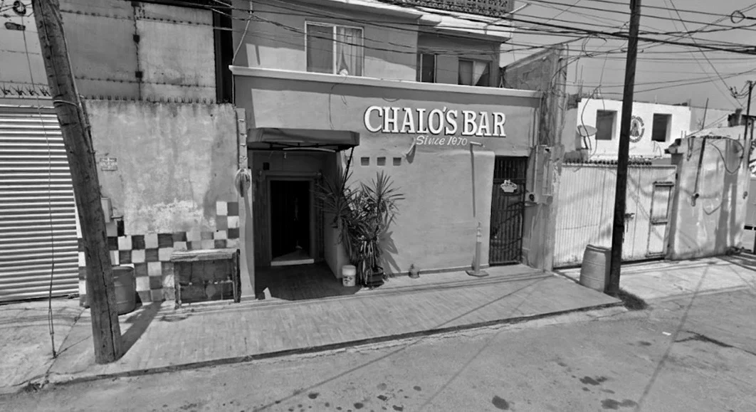 Ruta de cantinas. Desde 1970, Chalo's Bar ofrece karaoke, mesas de billar, pantallas y cerveza en el centro de SNN