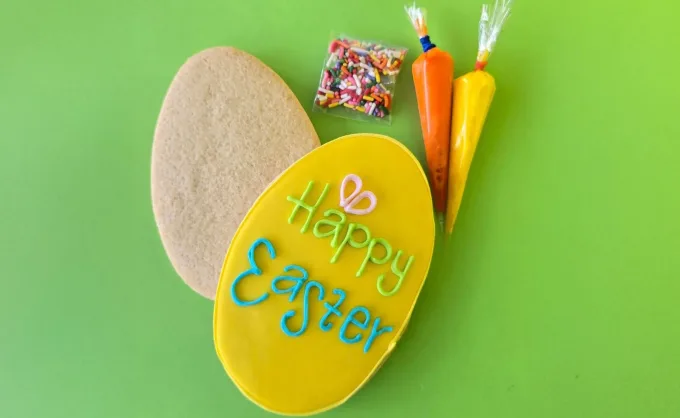 Una nueva actividad para celebrar Pascua o cualquier evento: decorar tu propia galleta con acuarelas o mangas de betún. Aquí 3 opciones en SPG que la ofrecen