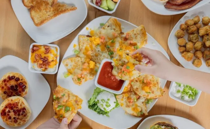 Semana Santa 2026. ¿Ya te levantaste temprano para volver a NL? Aquí 2 opciones para desayunar al estilo americano en McAllen: Birdie Bistro y Jimmy's Egg