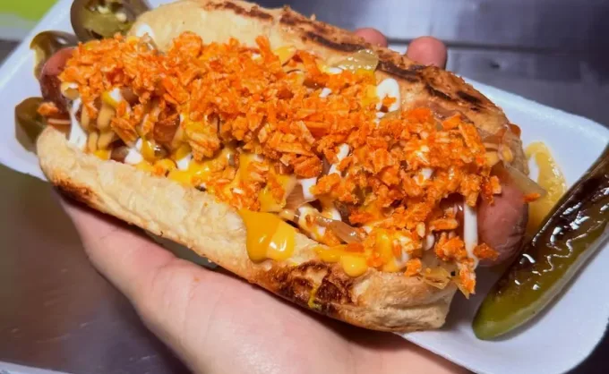 Tres lugares de hot dogs callejeros y gourmet en zona Tec