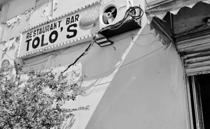 Tolo's bar