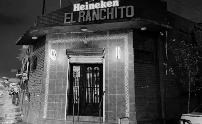 Ruta de cantinas. El Ranchito: desde 1981, playeras de fútbol firmadas, pantallas, cervezas Heineken y botanas. La especialidad es el cortadillo con arroz y frijoles