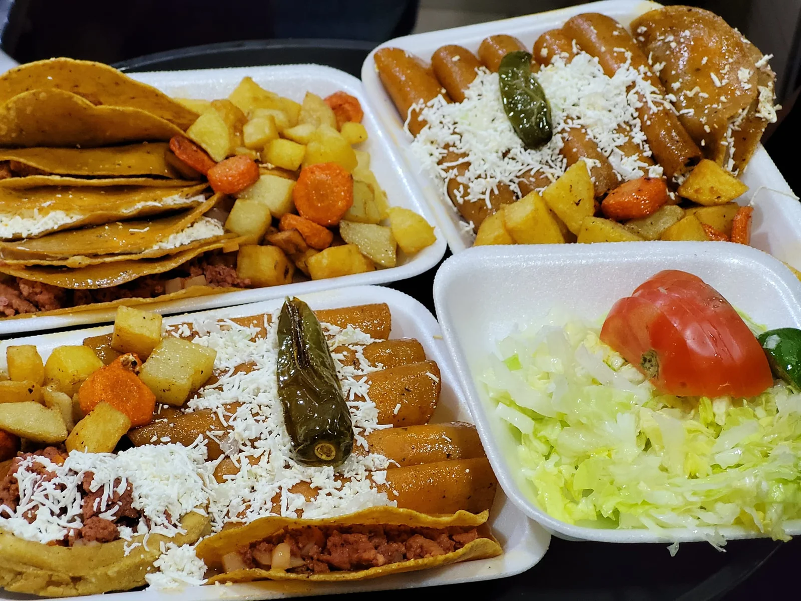 Tres antojitos baratos y llenadores en Mitras Centro