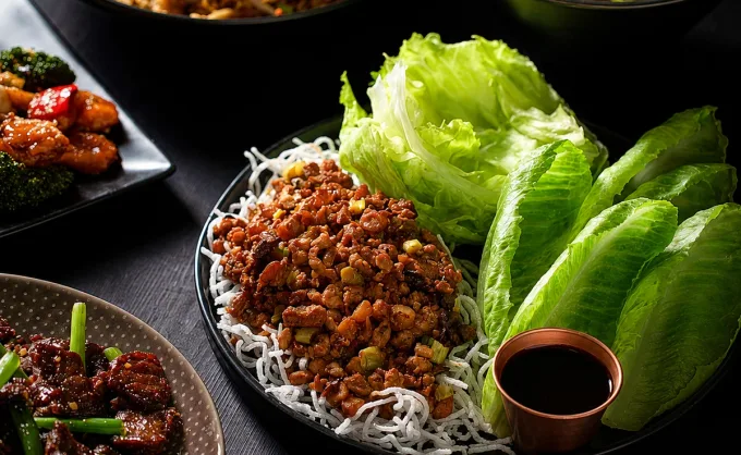 Vanessa Sierra nos comparte sus tips en P.F. Chang's para saciar el antojo de comida asiática sin caer en el típico arroz, sushi y fideos con muchos carbohidratos — Gastronomía en Monterrey, Nuevo León