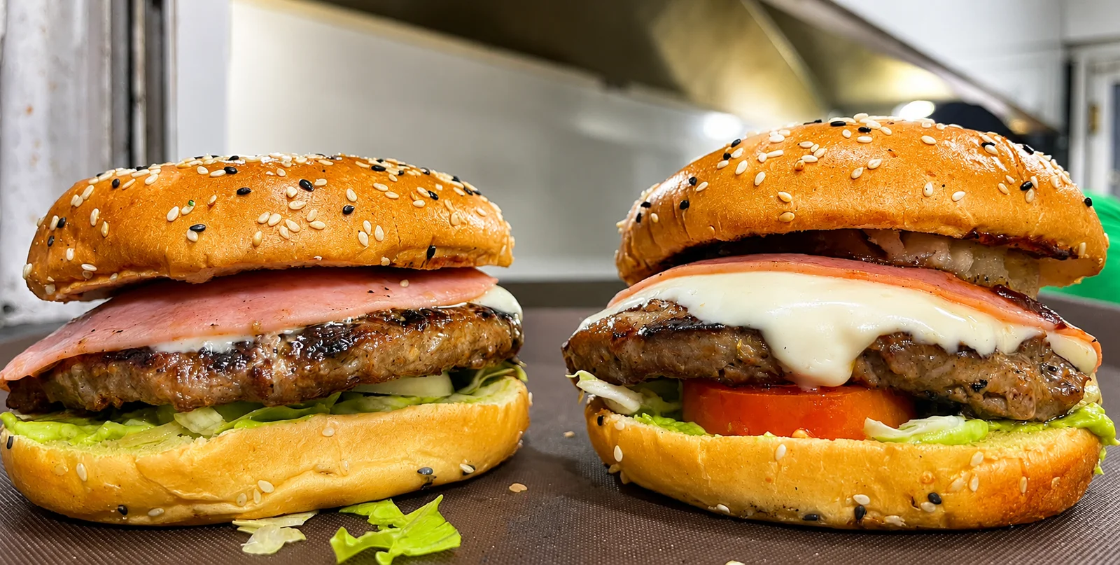 28/05 Día de la hamburguesa. Si buscas una burger al carbón con las '3B', estas tres son las más recomendadas en Mitras Centro. Para nuestros lectores son garantía